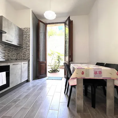 Ortensia-central With Terrace Sienne